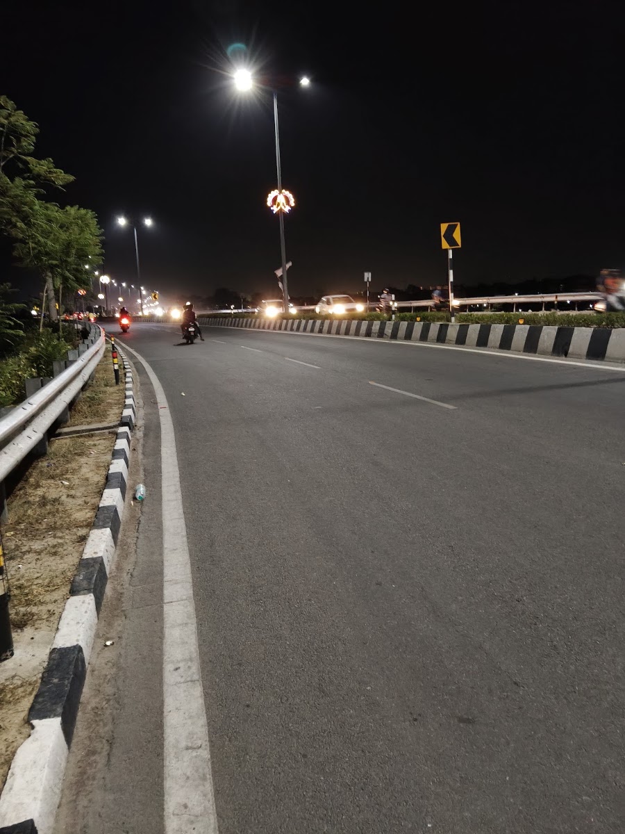 Night transit on Lucknow bypass highway